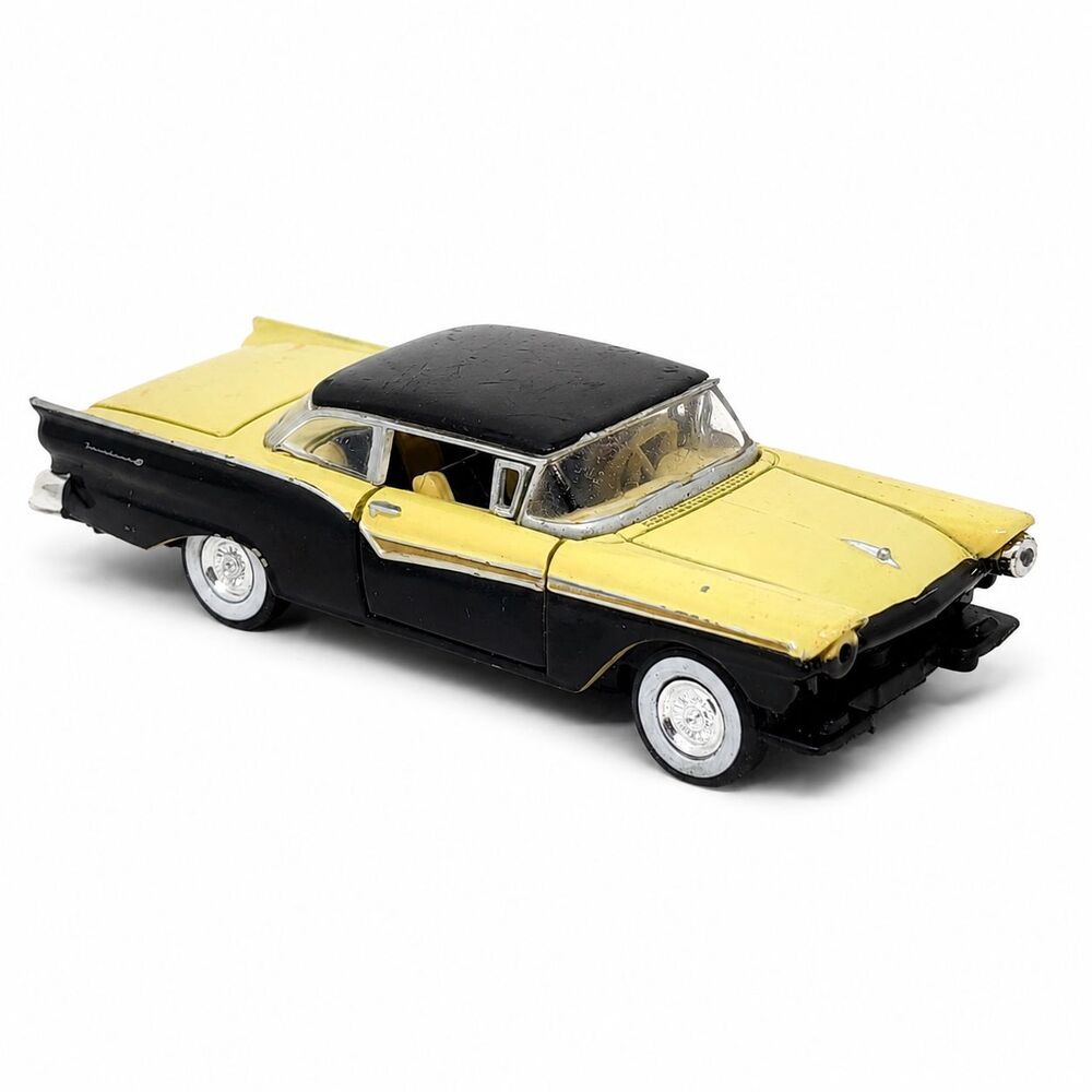 Vintage 1957 Ford Fairlane Road Champs Diecast Car 1:43 Scale Vintage 1998